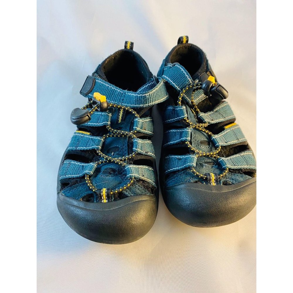 Keen H12 Youth Waterproof Sandal, Size 3-4 Gently